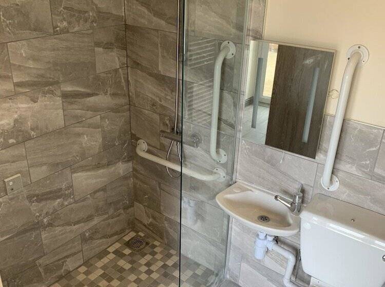 تختخواب و صبحانه Barmouth Beach Club