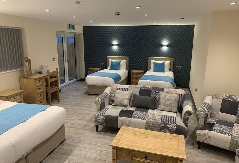 تختخواب و صبحانه Barmouth Beach Club