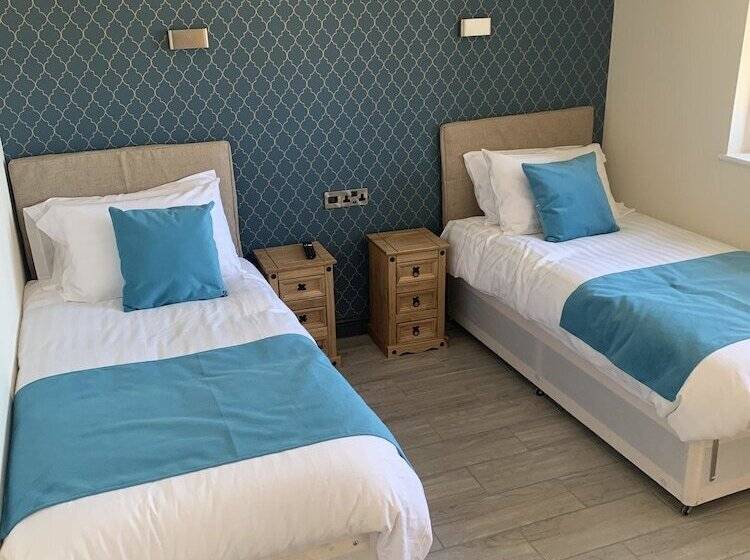 تختخواب و صبحانه Barmouth Beach Club