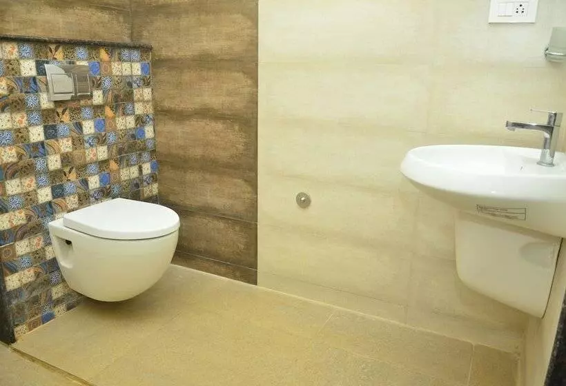 Aamiaismajoitus (B&B) The Surrya Max Residency