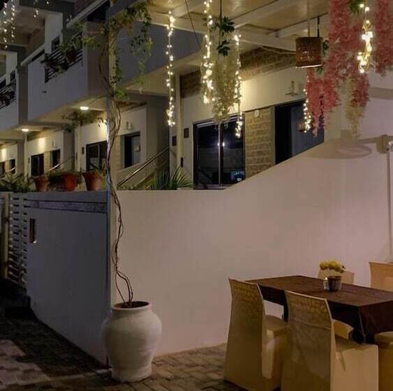 هتل Daze Off Studio House