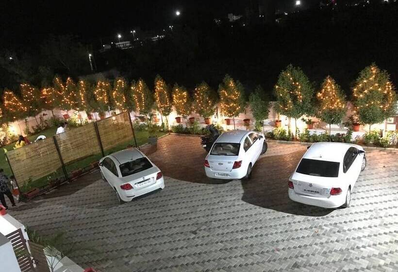 هتل Daze Off Studio House