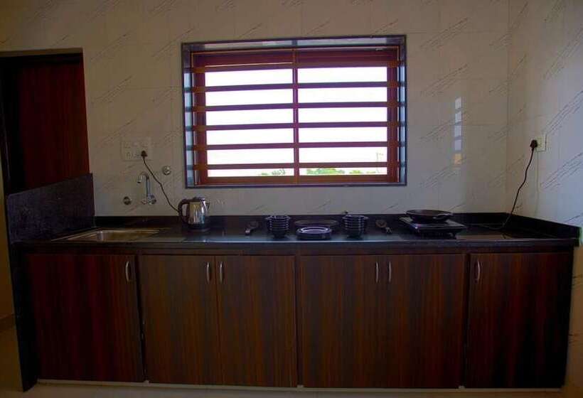 هتل Daze Off Studio House