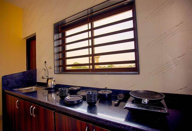 هتل Daze Off Studio House