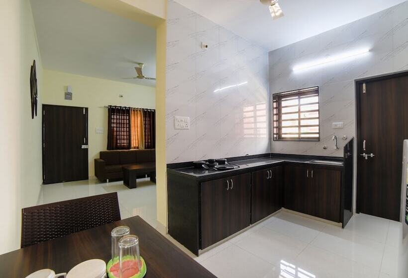 هتل Daze Off Studio House