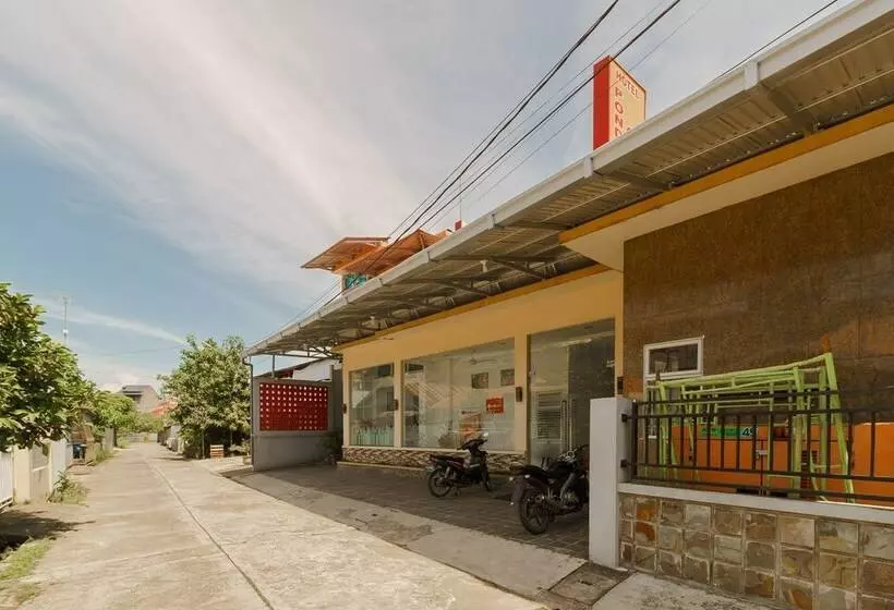 Hotelli Reddoorz Near Jembatan Siti Nurbaya Padang