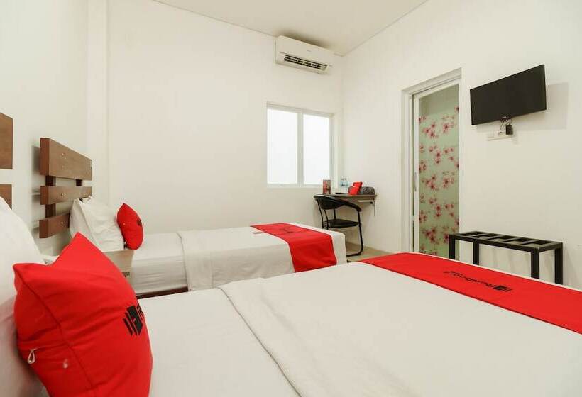 فندق Reddoorz Near Jembatan Siti Nurbaya Padang