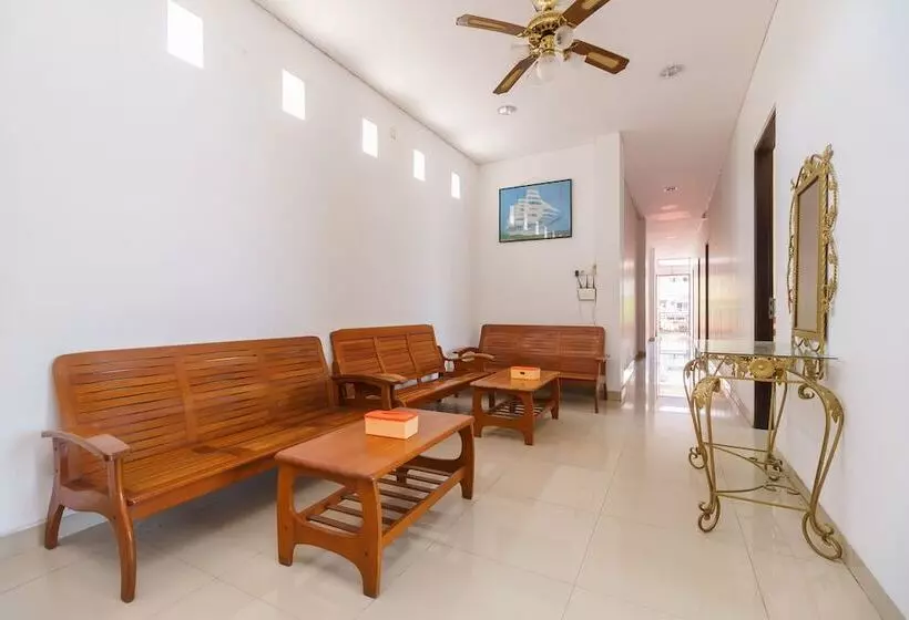 Hotelli Reddoorz Near Jembatan Siti Nurbaya Padang