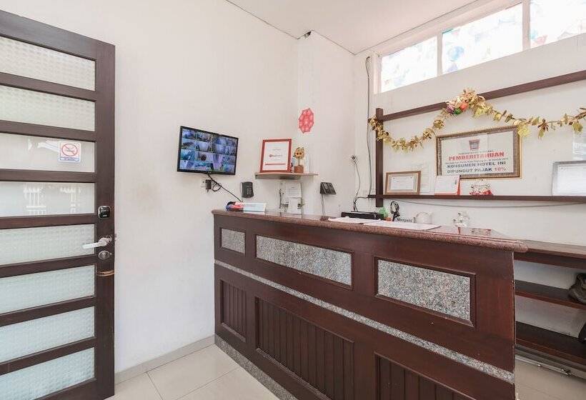 فندق Reddoorz Near Jembatan Siti Nurbaya Padang