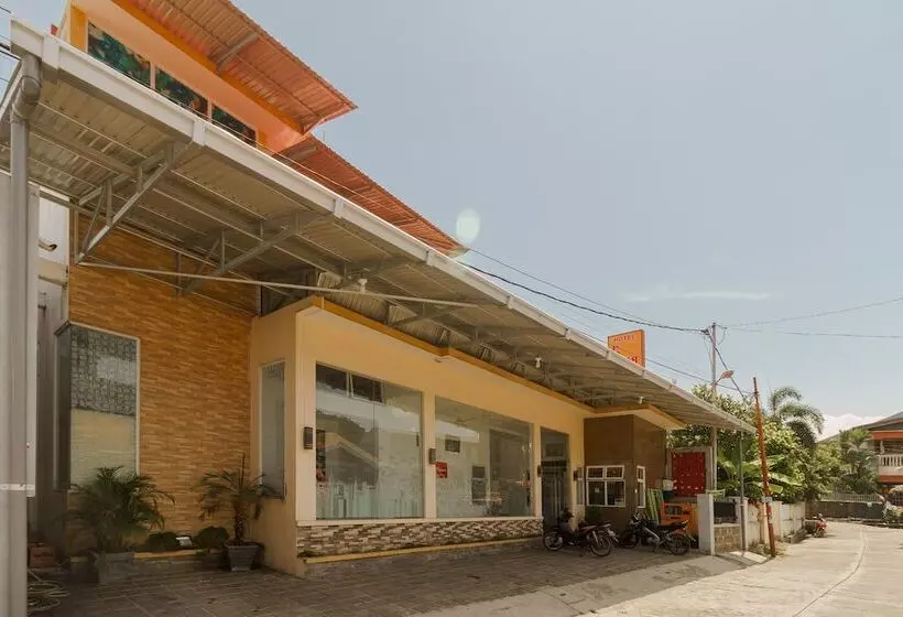 Hotelli Reddoorz Near Jembatan Siti Nurbaya Padang