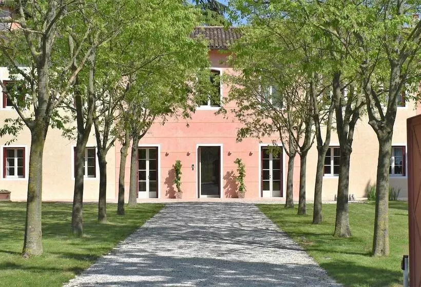 هتل Villa Lovi