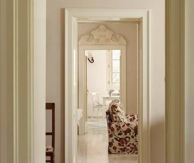 هتل Villa Lovi
