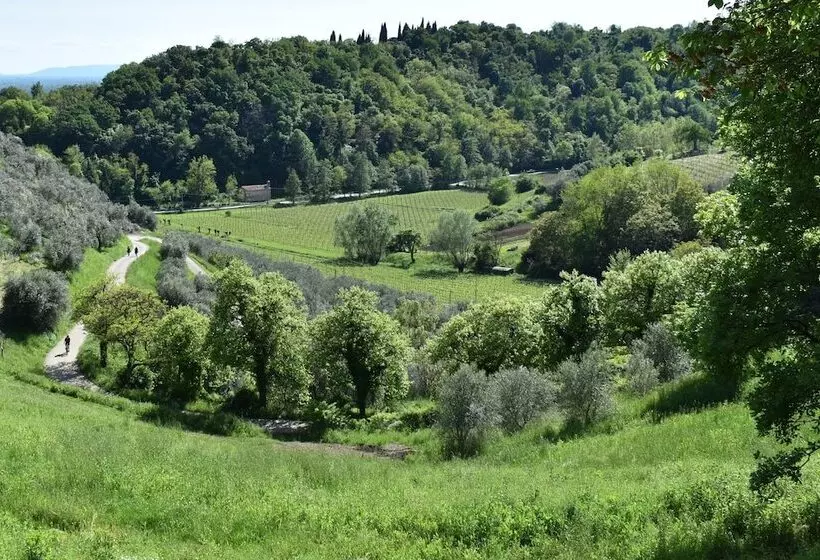 هتل Villa Lovi