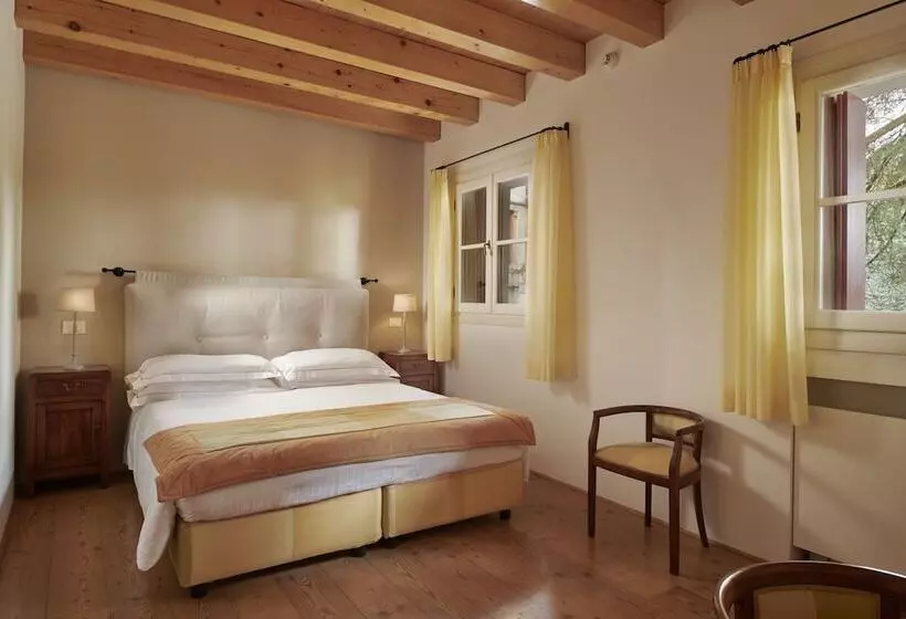 هتل Villa Lovi