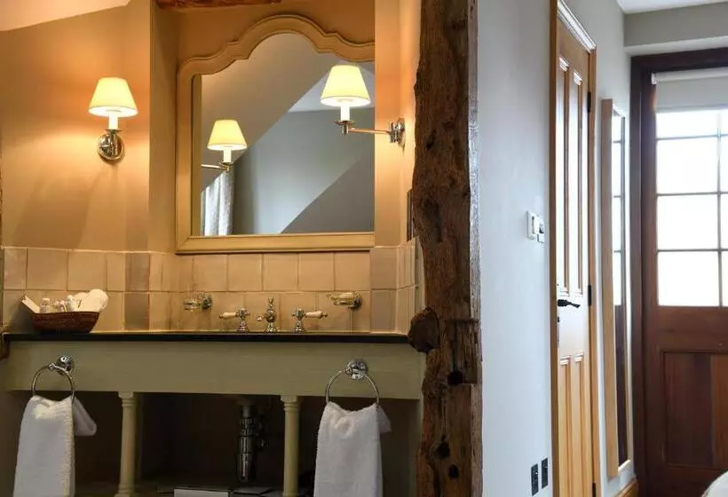 ホテル The Bell At Ramsbury