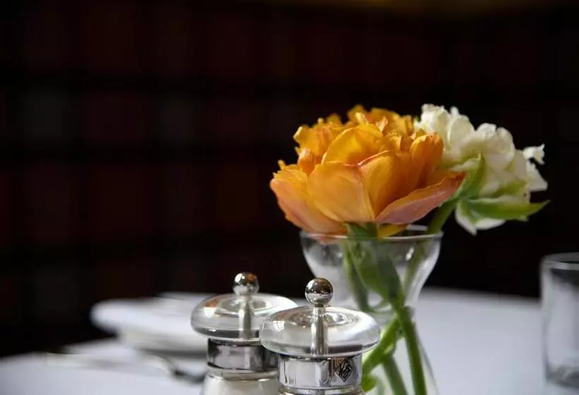 ホテル The Bell At Ramsbury