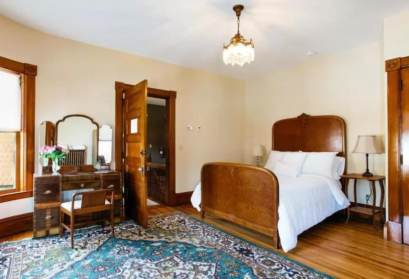 Aamiaismajoitus (B&B) Reynolds House Inn