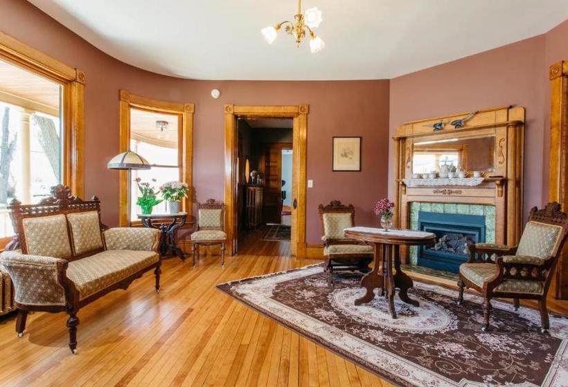 ベッドアンドブレックファースト Reynolds House Inn