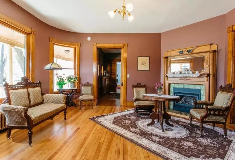 Aamiaismajoitus (B&B) Reynolds House Inn