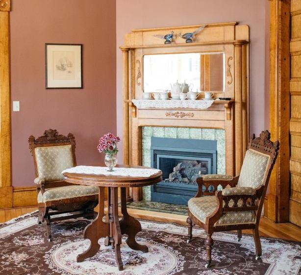 ベッドアンドブレックファースト Reynolds House Inn