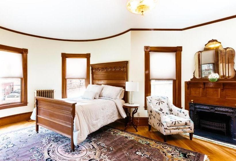 ベッドアンドブレックファースト Reynolds House Inn