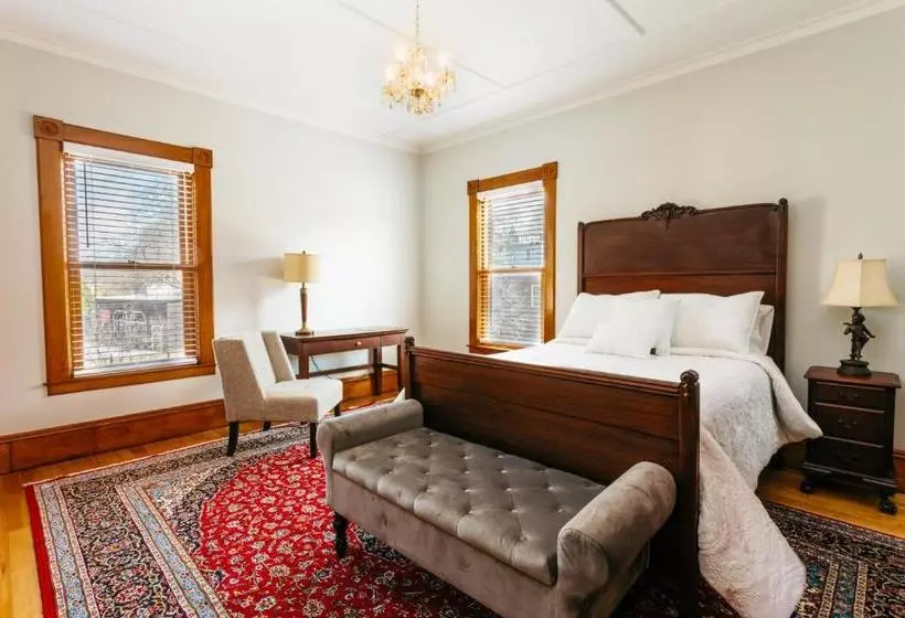 Aamiaismajoitus (B&B) Reynolds House Inn