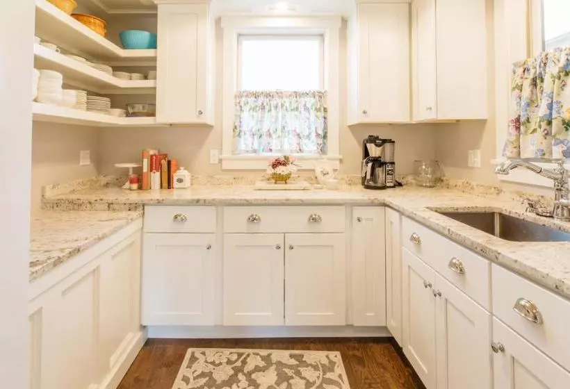 Aamiaismajoitus (B&B) Reynolds House Inn