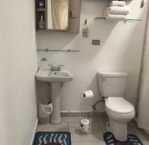 پانسیون Surfer's Hidden Gem By The Sea