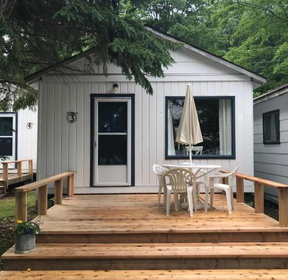 Resort Beachside On Lake Muskoka