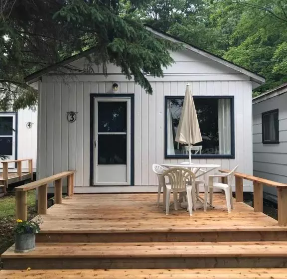 リゾートホテル Beachside On Lake Muskoka