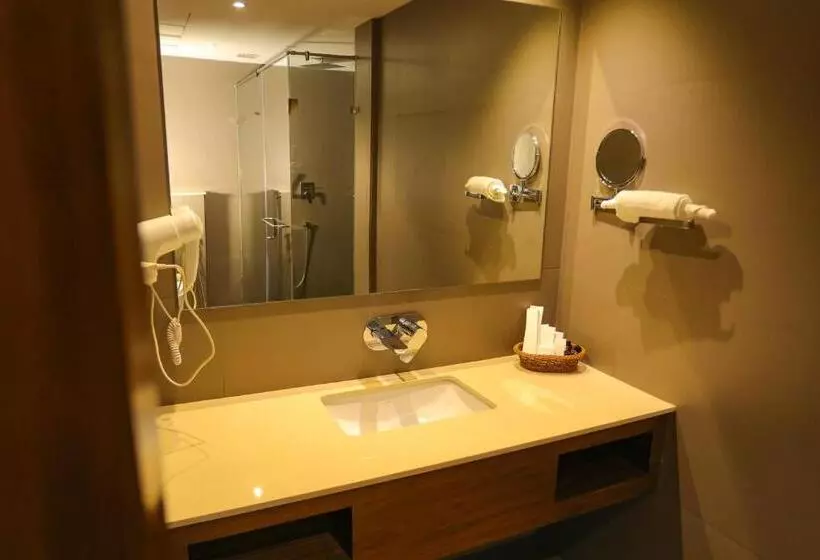 ホテル Ceasar Palace Kottayam