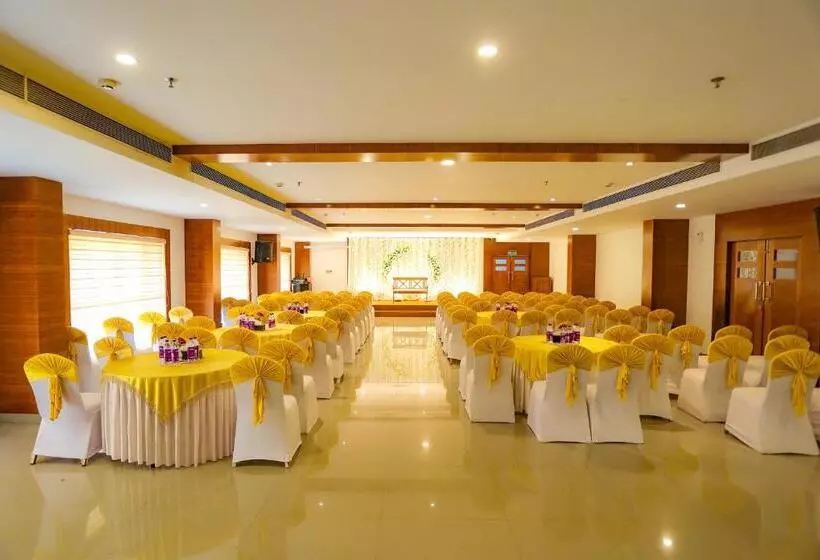 ホテル Ceasar Palace Kottayam