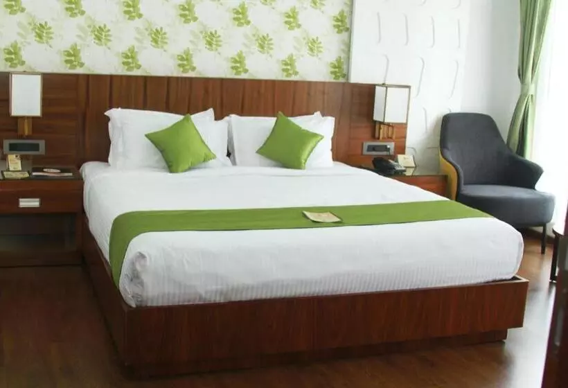 ホテル Ceasar Palace Kottayam