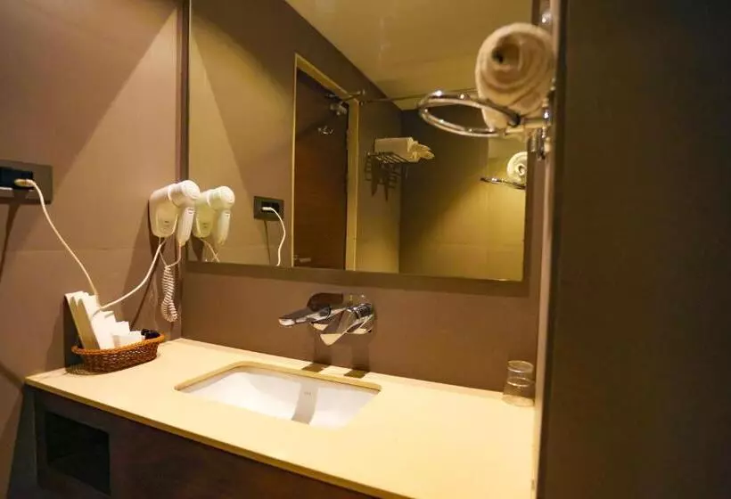 ホテル Ceasar Palace Kottayam