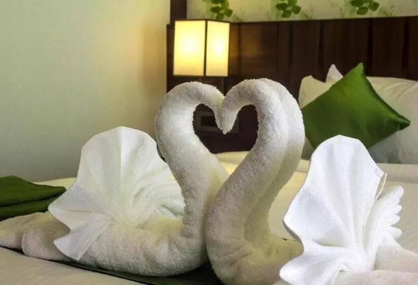 ホテル Ceasar Palace Kottayam