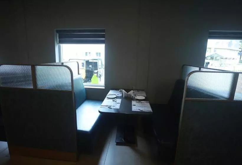 ホテル Ceasar Palace Kottayam