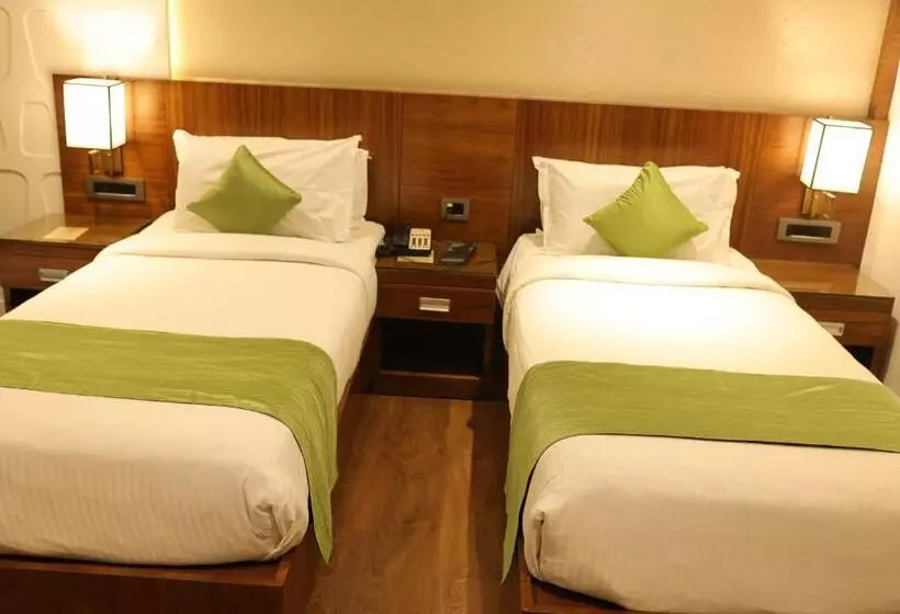 ホテル Ceasar Palace Kottayam