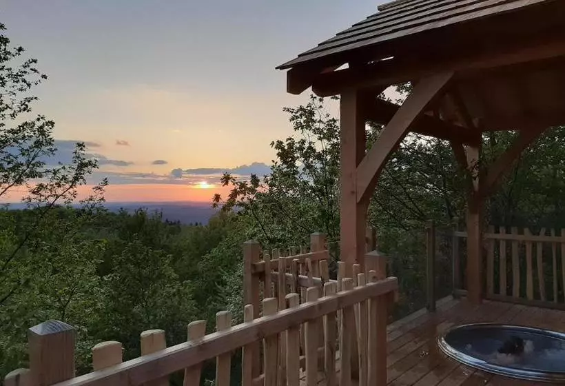 ベッドアンドブレックファースト Cabanes Du Hérisson, Cabanes Perchées De Standing Avec Spa