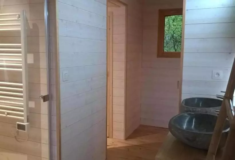 ベッドアンドブレックファースト Cabanes Du Hérisson, Cabanes Perchées De Standing Avec Spa