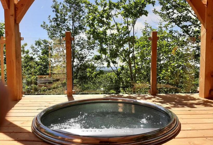 צימר Cabanes Du Hérisson, Cabanes Perchées De Standing Avec Spa