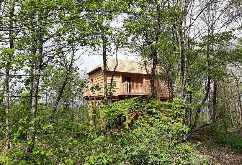 צימר Cabanes Du Hérisson, Cabanes Perchées De Standing Avec Spa