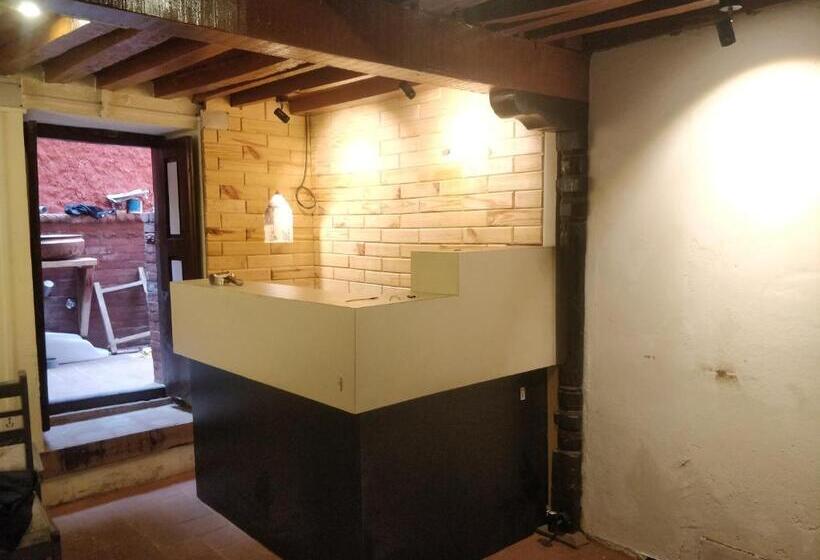 تختخواب و صبحانه Mani Homes