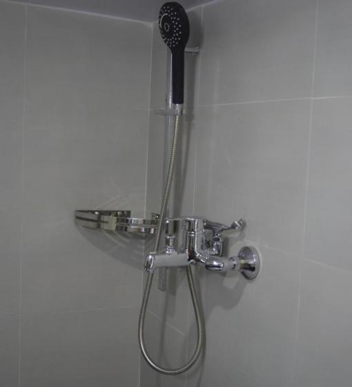 تختخواب و صبحانه Mani Homes