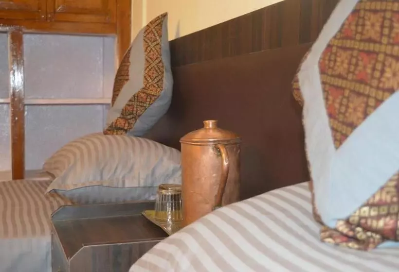 تختخواب و صبحانه Mani Homes