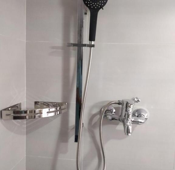 تختخواب و صبحانه Mani Homes