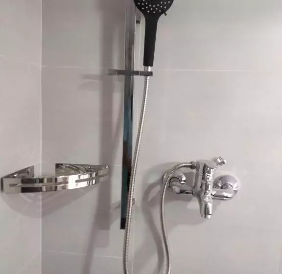 تختخواب و صبحانه Mani Homes