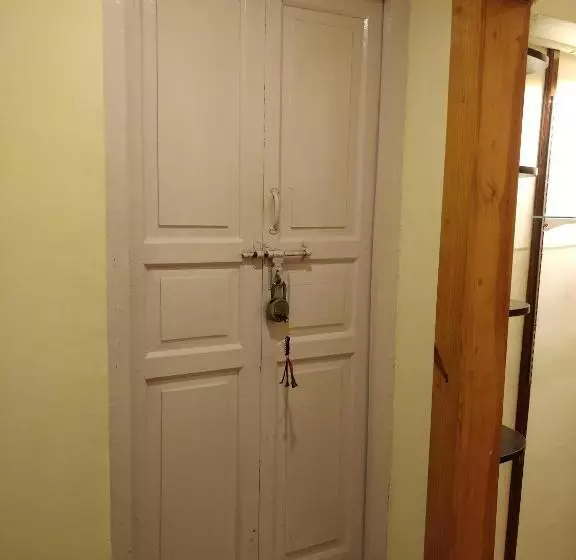 تختخواب و صبحانه Mani Homes
