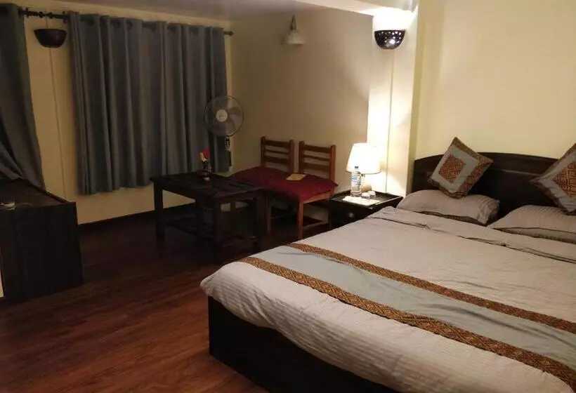 تختخواب و صبحانه Mani Homes