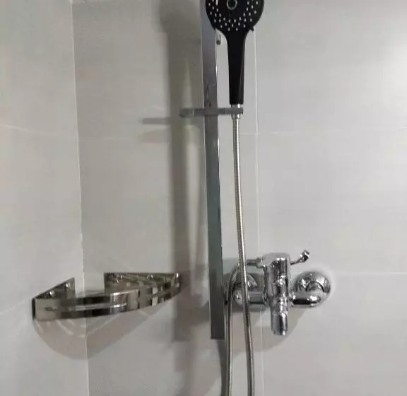 تختخواب و صبحانه Mani Homes