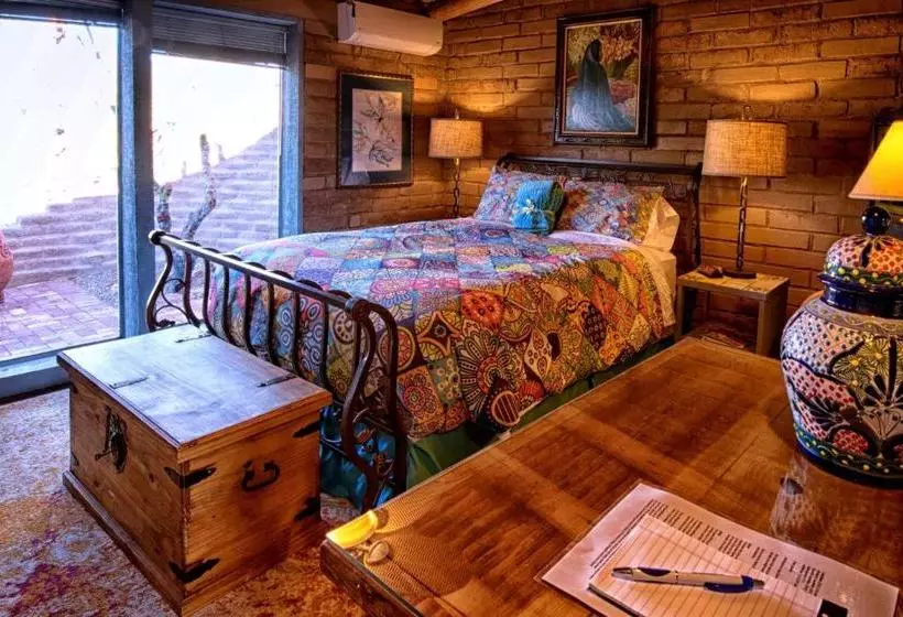 Casa Tierra Adobe Bed & Breakfast